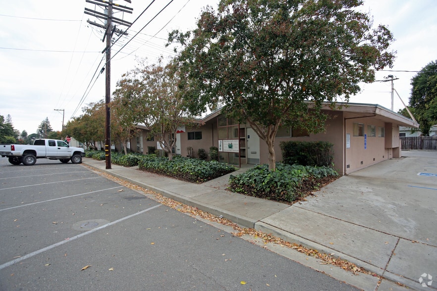393 Del Norte Ave, Yuba City, CA for lease - Building Photo - Image 2 of 3