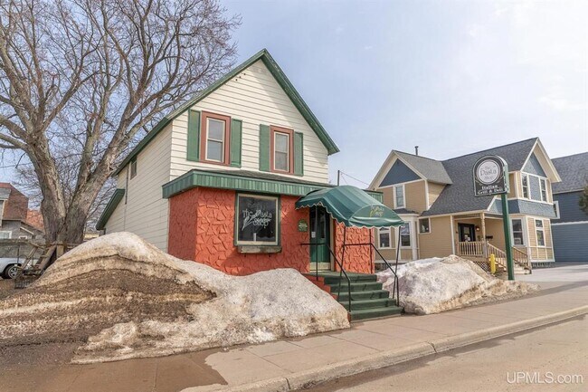 Plus de détails pour 824 N 3rd St, Marquette, MI - Spécialité à vendre