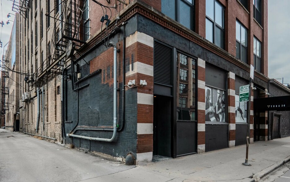 215 W Ontario St, Chicago, IL à louer - Photo du bâtiment - Image 2 de 21