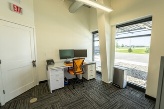 1021 Elevate Ln, Mankato, MN for lease Interior Photo- Image 2 of 5