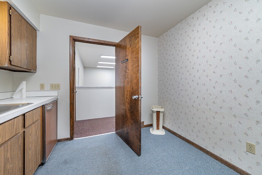 3150 Hallmark Ct, Saginaw, MI à vendre - Photo intérieure - Image 3 de 31