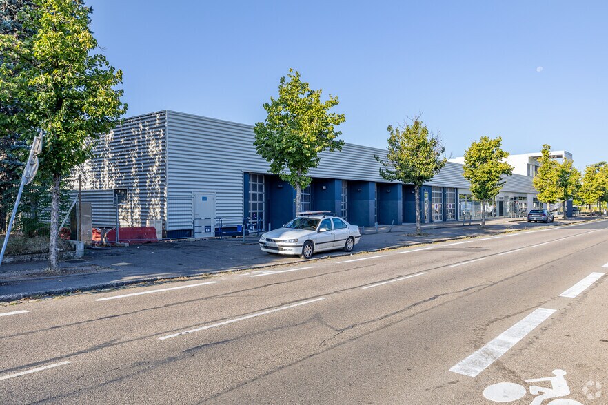 Flex dans Vénissieux à louer - Photo du bâtiment - Image 2 de 2