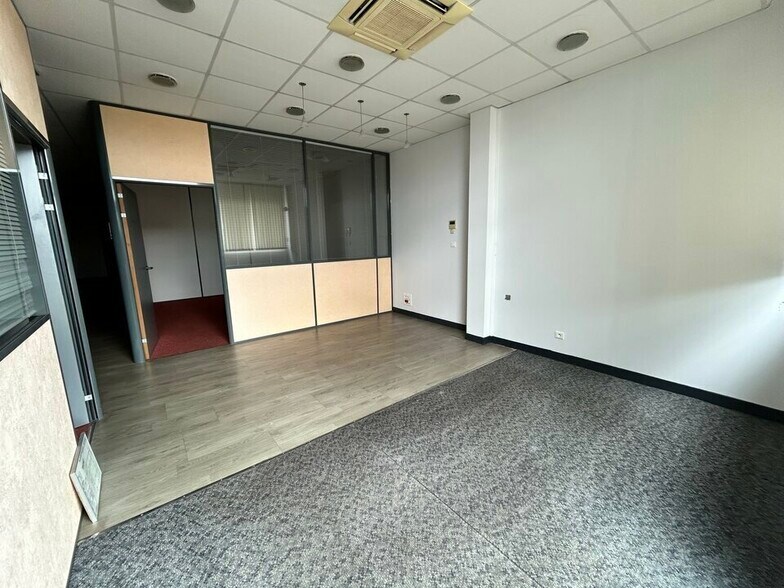 Bureau dans Châtenoy-le-Royal à louer - Photo intérieure - Image 1 de 4