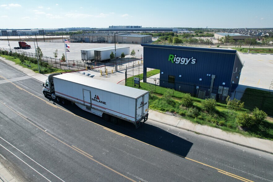 6600 Lancer Blvd, San Antonio, TX for lease - Building Photo - Image 2 of 6