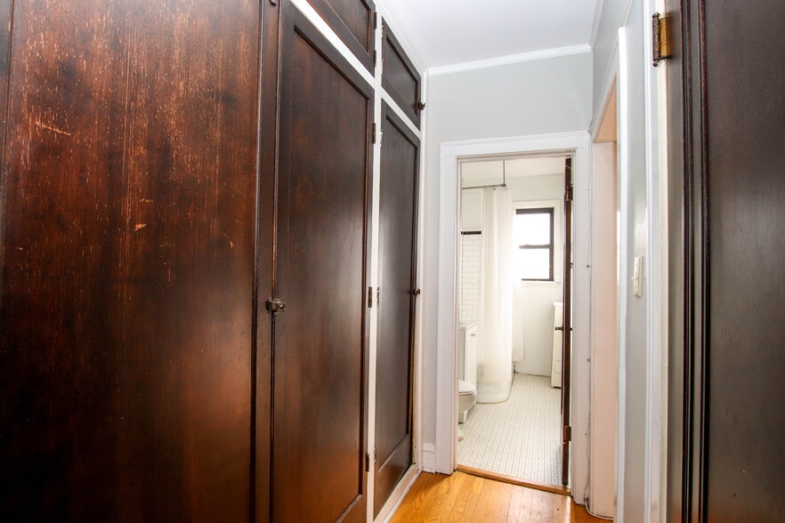 3751 N Marshfield Ave, Chicago, IL for sale - Interior Photo - Image 2 of 34