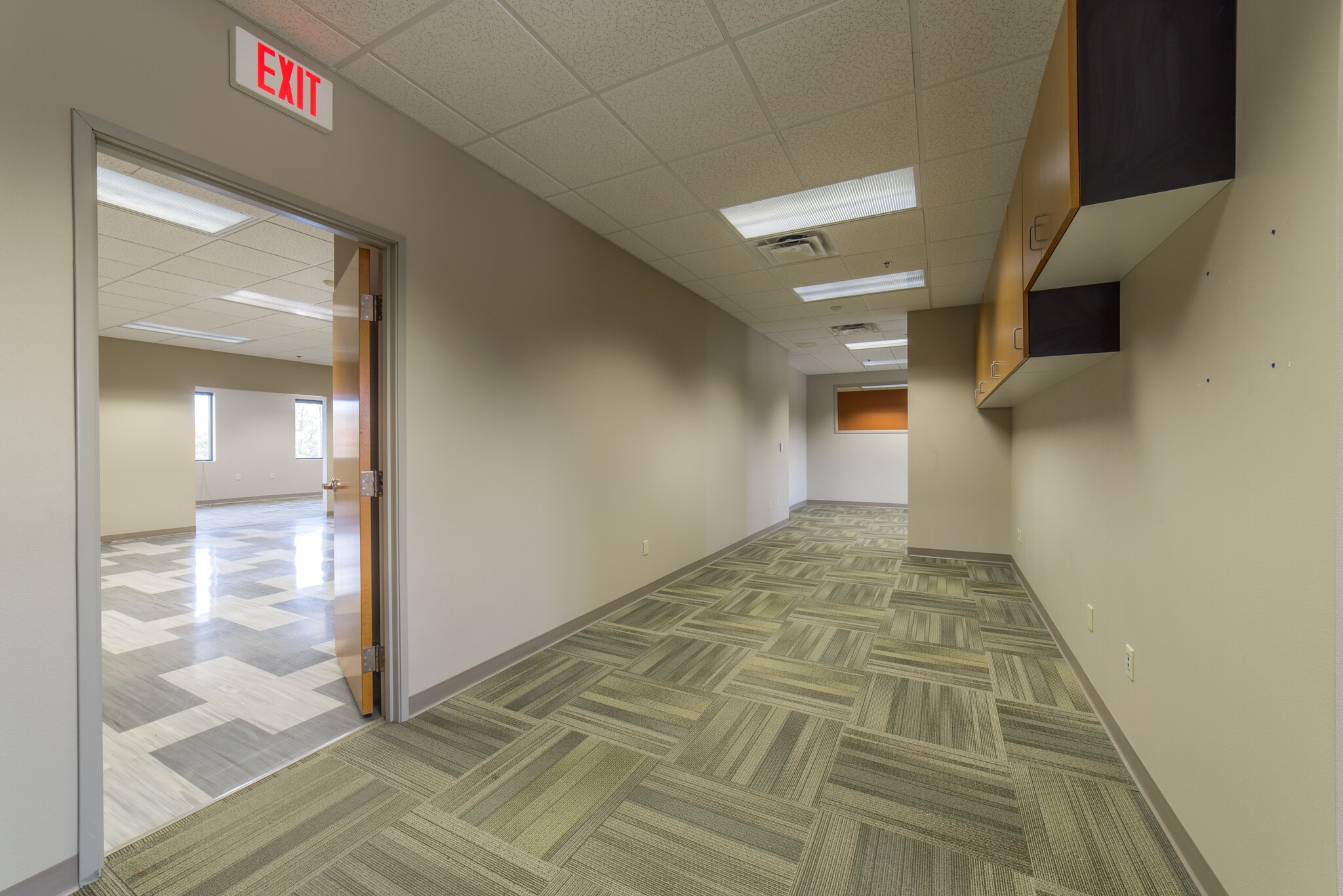 1803 Phyllis St, Bentonville, AR for lease Building Photo- Image 1 of 9