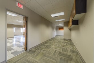 1803 Phyllis St, Bentonville, AR for lease Building Photo- Image 1 of 9