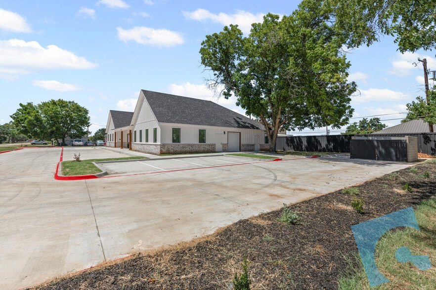 908 Cresthaven Dr, Euless, TX for lease - Building Photo - Image 3 of 12