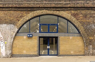 Portslade Rd, Londres à louer Photo du bâtiment- Image 1 de 5