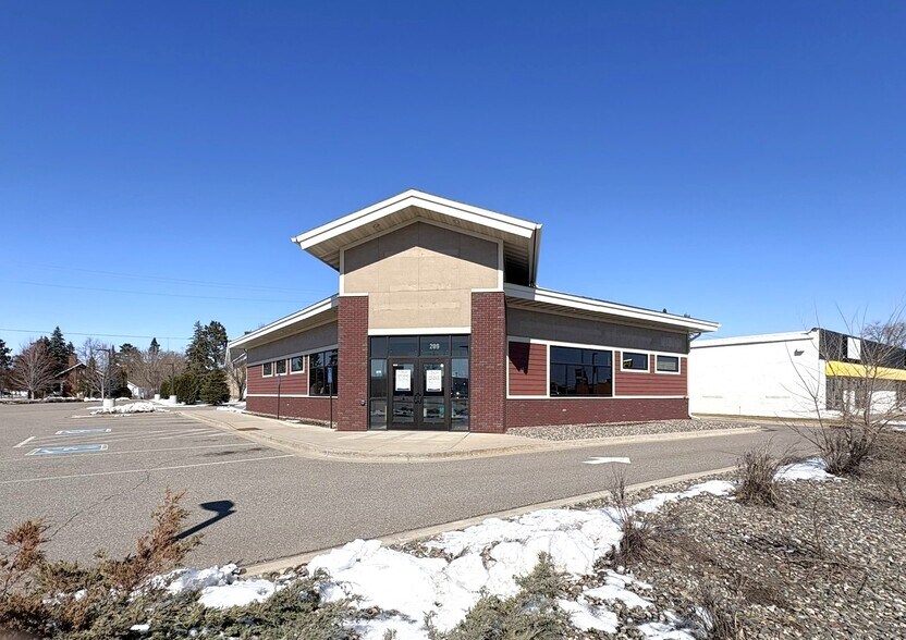 209 Washington St, Brainerd, MN à vendre - Photo du bâtiment - Image 2 de 22