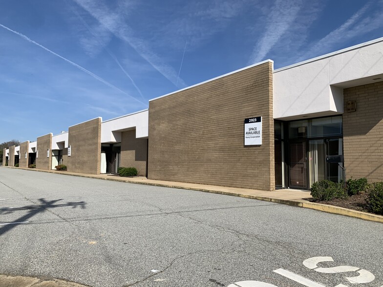 2901-3011 Pacific Ave, Greensboro, NC for lease - Building Photo - Image 1 of 9