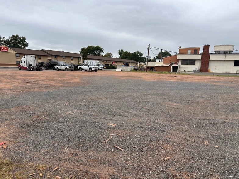 865 US Route 1, Iselin, NJ à louer - Photo du bâtiment - Image 2 de 5