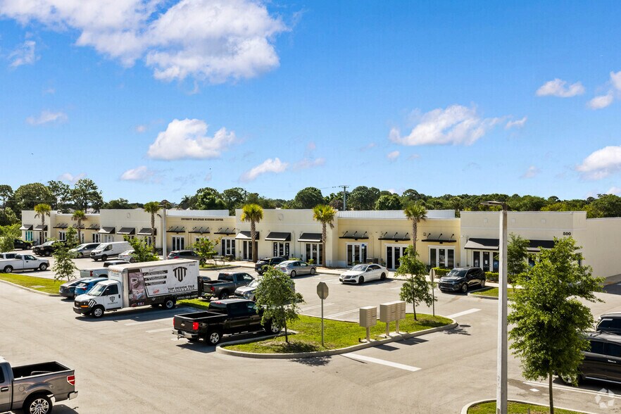 500 NW University Blvd, Port Saint Lucie, FL à louer - Photo du bâtiment - Image 1 de 21