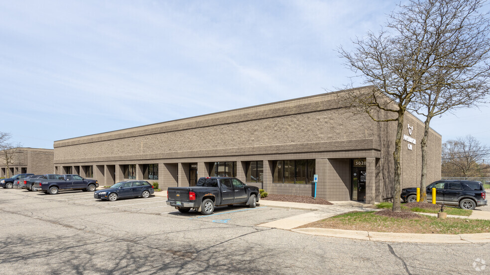 50200-50210 Dennis Industrial Ct, Wixom, MI for lease - Building Photo - Image 1 of 6