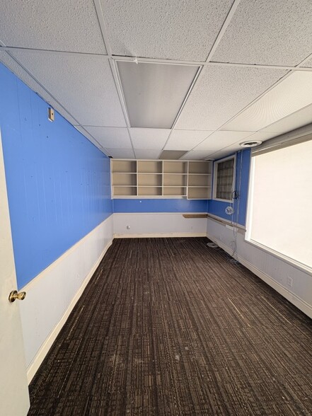 1808 S Anthony Blvd, Fort Wayne, IN for lease - Interior Photo - Image 2 of 30