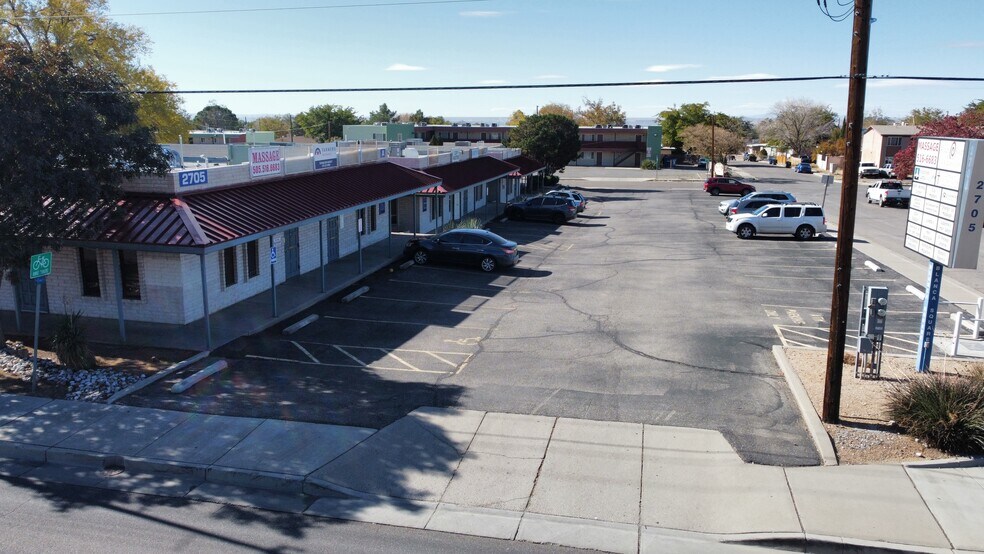 2705 Juan Tabo Blvd NE, Albuquerque, NM à louer - Photo du bâtiment - Image 1 de 4