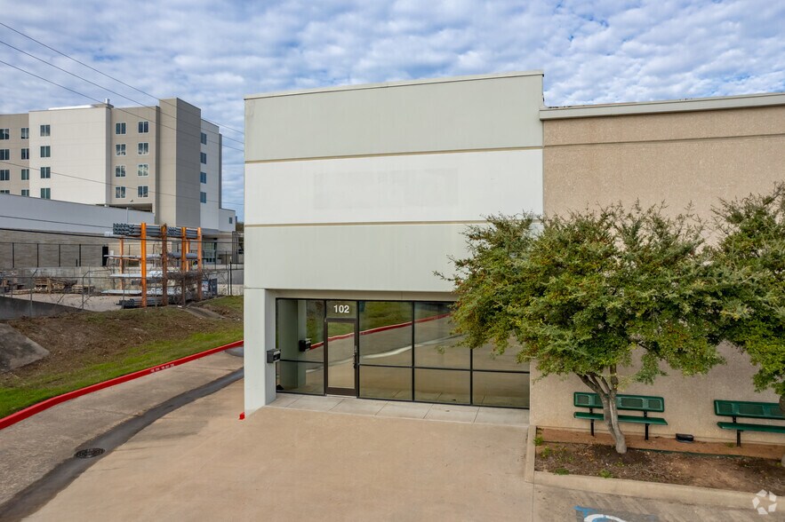 2525 Kramer Ln, Austin, TX à louer - Photo du bâtiment - Image 3 de 5