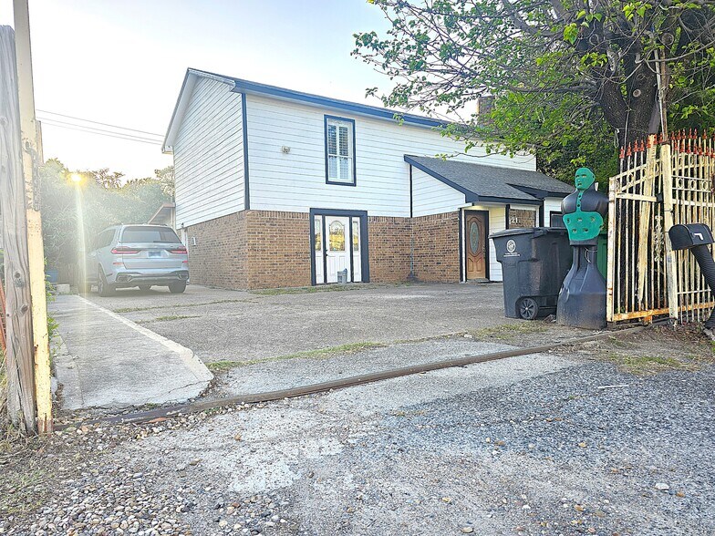 2131 Campbell Rd, Houston, TX à vendre - Photo du bâtiment - Image 2 de 18