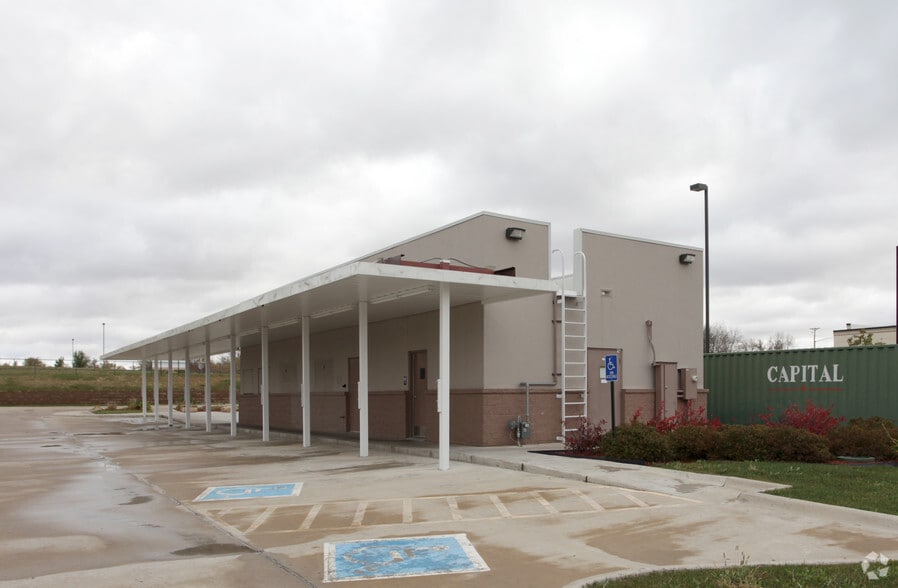 3345 W Kimberly Rd, Davenport, IA à vendre - Photo du bâtiment - Image 2 de 4