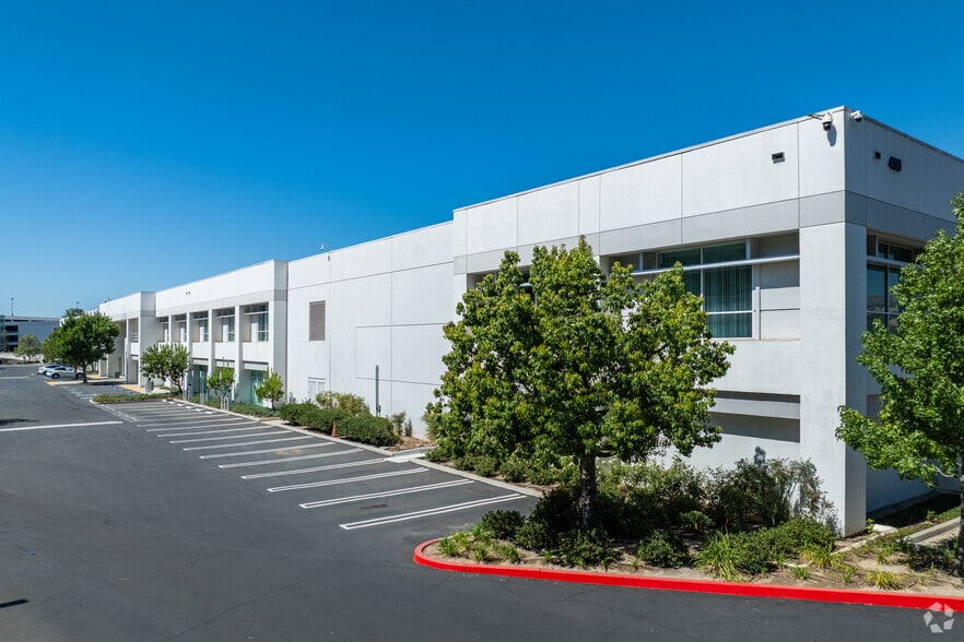 450 American St, Simi Valley, CA for sale - Building Photo - Image 3 of 22