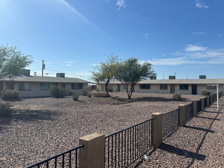 4220 N Granada Dr, Eloy, AZ à vendre - Photo du bâtiment - Image 2 de 9