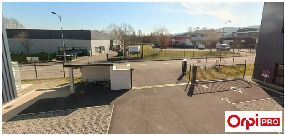 Flex in Bourgoin-Jallieu for lease - Building Photo - Image 3 of 6