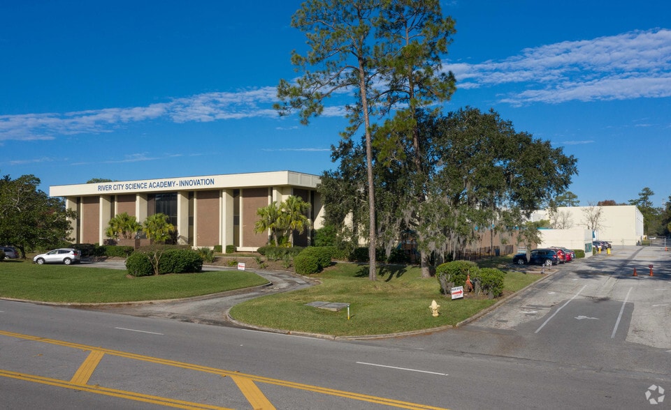 8313 Baycenter Rd, Jacksonville, FL à louer - Photo du bâtiment - Image 1 de 11