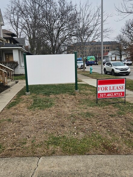 6132 N College Ave, Indianapolis, IN à louer - Photo du bâtiment - Image 2 de 14