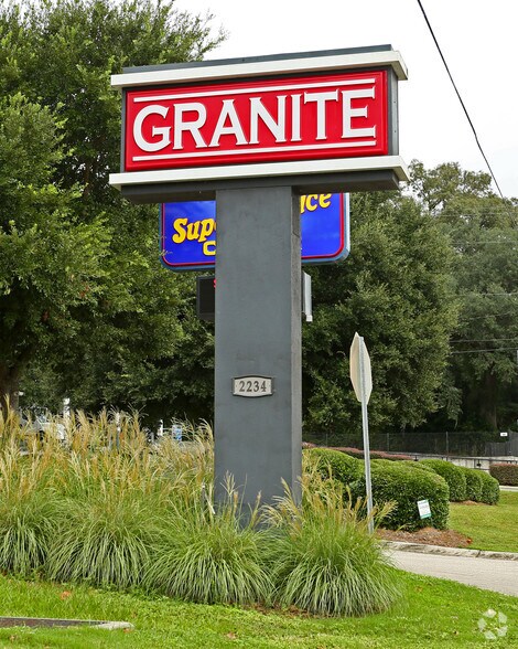 2234 Capital Cir NE, Tallahassee, FL à louer - Photo du bâtiment - Image 2 de 7