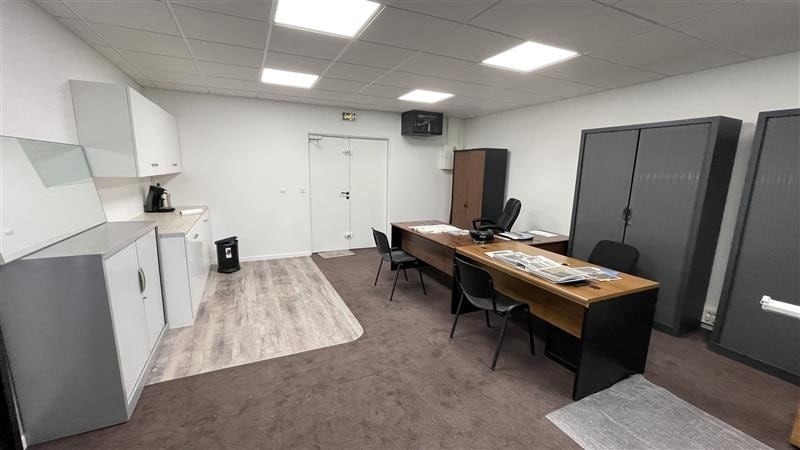 Flex in Lognes for lease - Interior Photo - Image 3 of 6