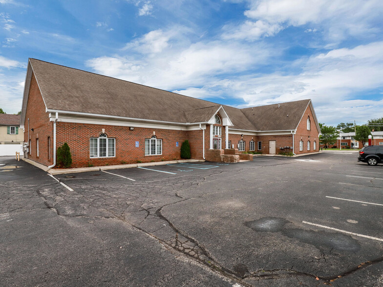 21603-21611 E 11 Mile Rd, Saint Clair Shores, MI for lease - Building Photo - Image 1 of 5