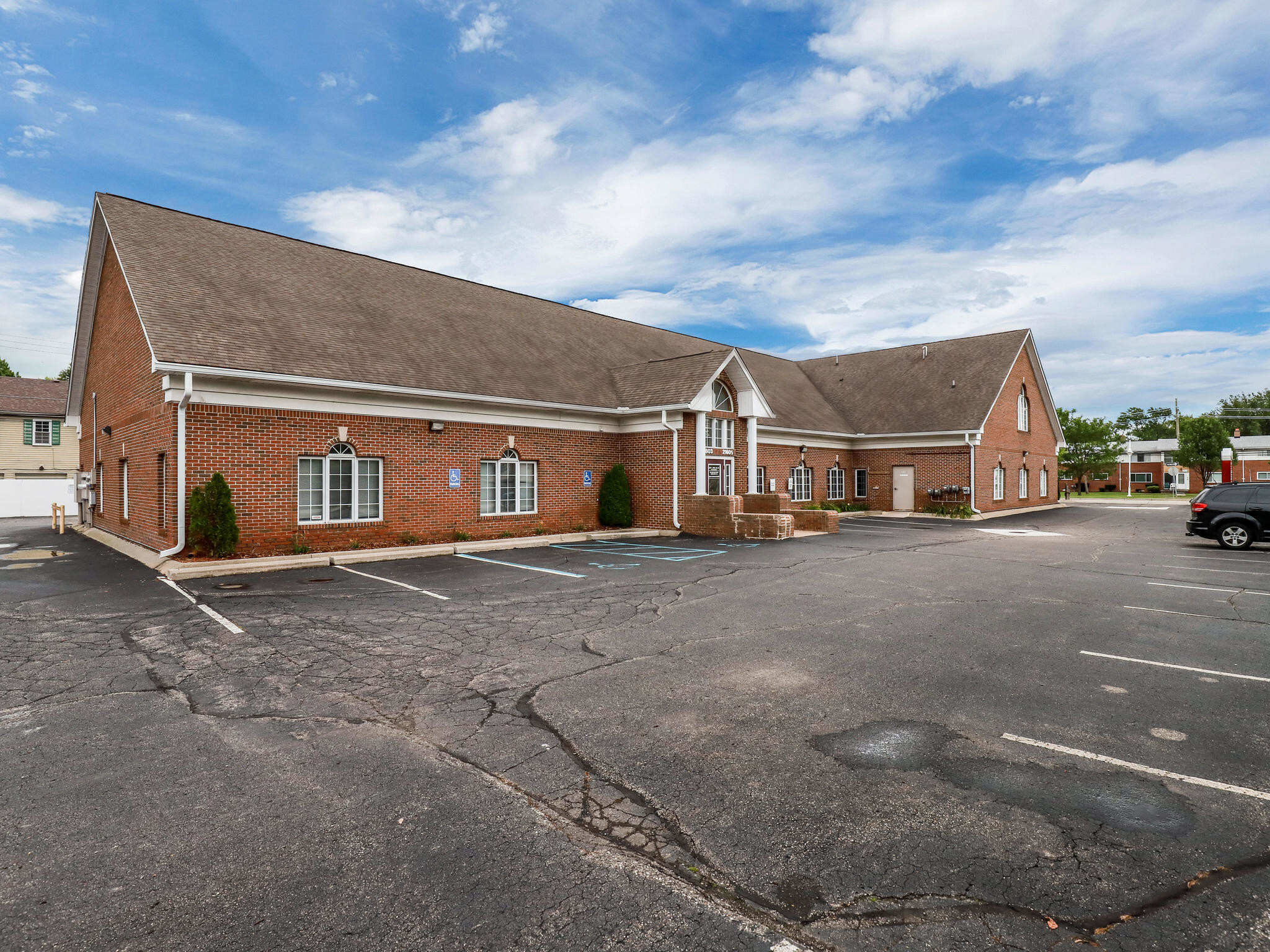 21603-21611 E 11 Mile Rd, Saint Clair Shores, MI for lease Building Photo- Image 1 of 6