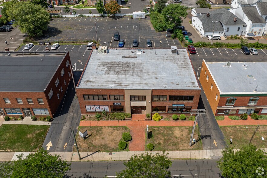 2340 Whitney Ave, Hamden, CT à vendre - Photo du bâtiment - Image 3 de 6