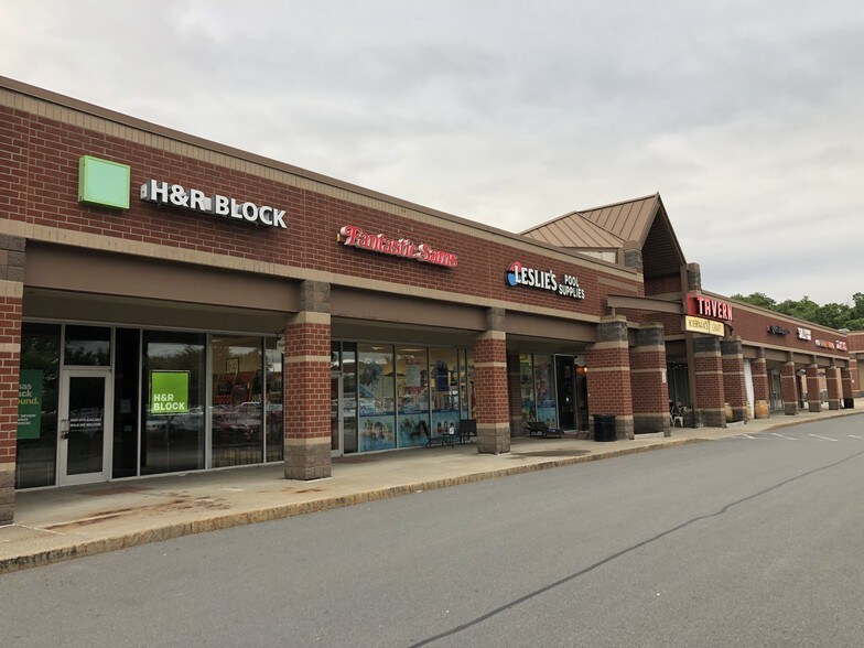 579-1122 Troy Schenectady Rd, Latham, NY à louer - Photo du bâtiment - Image 3 de 6