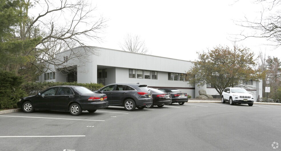 39 Avenue At the Cmn, Shrewsbury, NJ à louer - Photo du bâtiment - Image 2 de 2