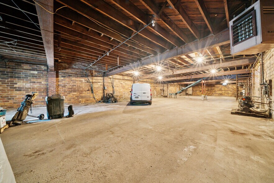 124 Depot St, Greensburg, PA for sale - Interior Photo - Image 2 of 32