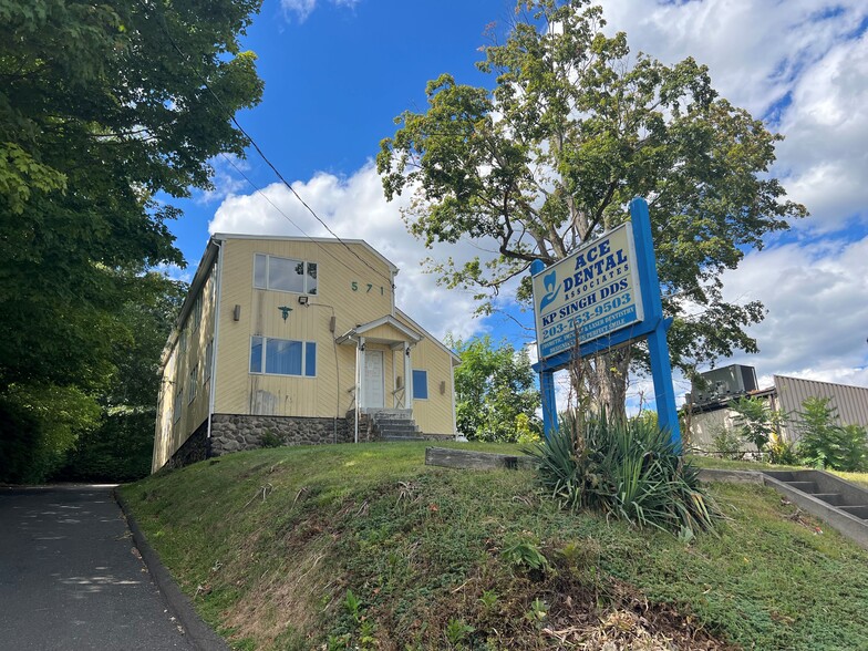 571 Wolcott St, Waterbury, CT for lease - Building Photo - Image 2 of 4