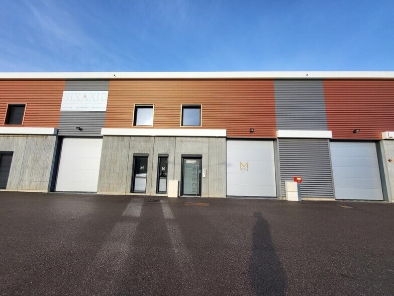 Flex in Meyzieu for lease - Building Photo - Image 1 of 6