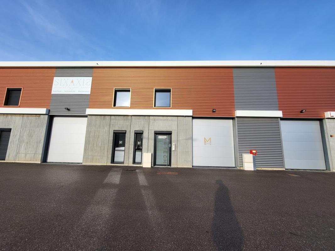 Flex in Meyzieu for lease Building Photo- Image 1 of 7