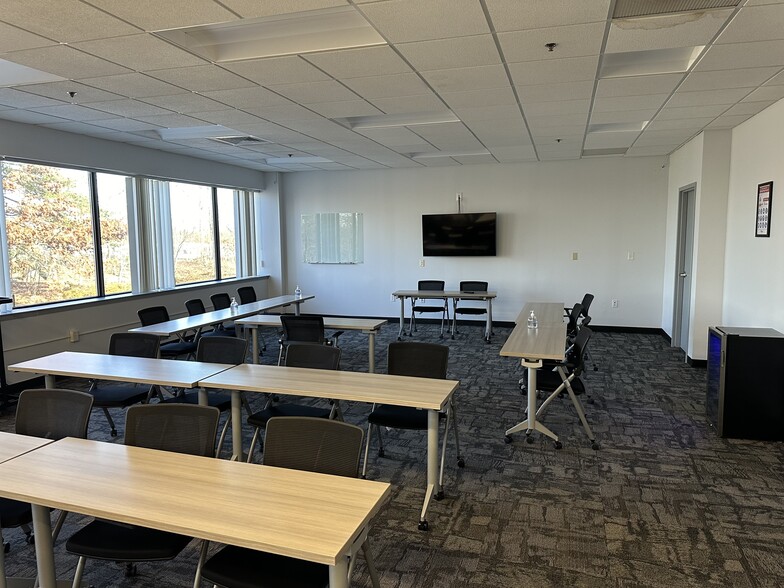 321 Fortune Blvd, Milford, MA for sale - Interior Photo - Image 3 of 8