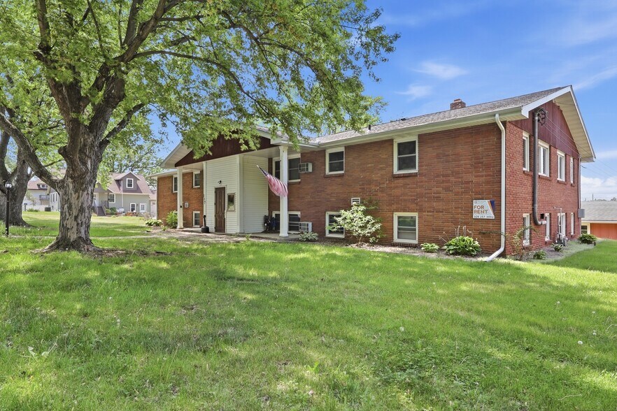 107 3rd Ave S, Sauk Rapids, MN à vendre - Photo du bâtiment - Image 2 de 50