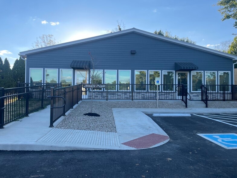 213 Peachtree St, Shelbyville, KY for lease - Building Photo - Image 1 of 4