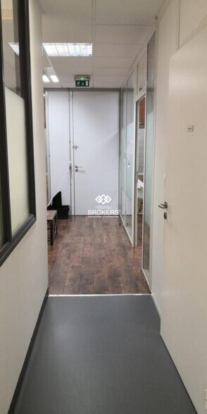 Office/Medical in Saint Cyr Sur Loire for lease - Interior Photo - Image 2 of 4