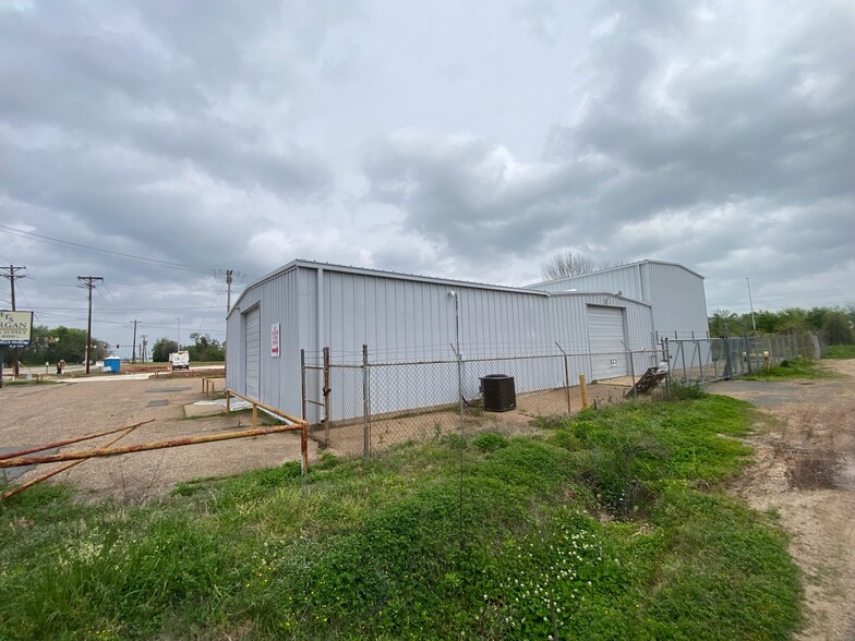 630 Airport Dr, Shreveport, LA for lease - Building Photo - Image 2 of 21