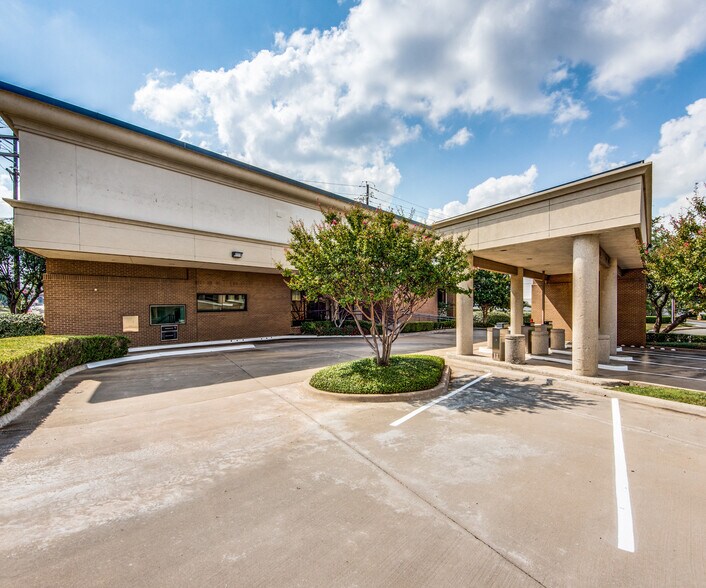 13333 Midway Rd, Farmers Branch, TX à louer - Photo du bâtiment - Image 1 de 5