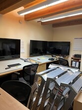 160 Guthrie Ln, Brentwood, CA for lease Interior Photo- Image 2 of 3