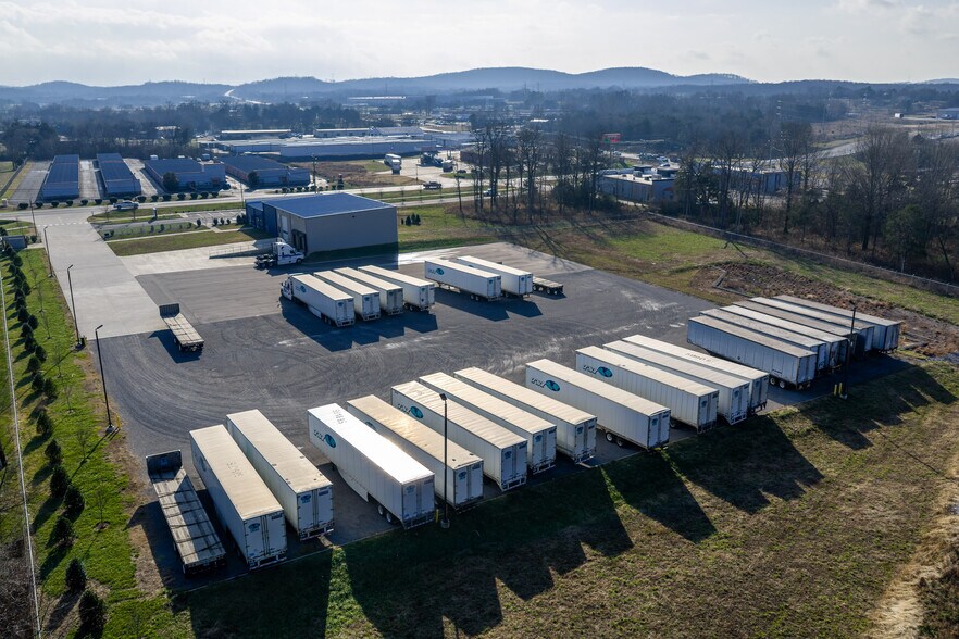 145 Maddox-Simpson Pkwy, Lebanon, TN à louer - Photo du bâtiment - Image 3 de 10