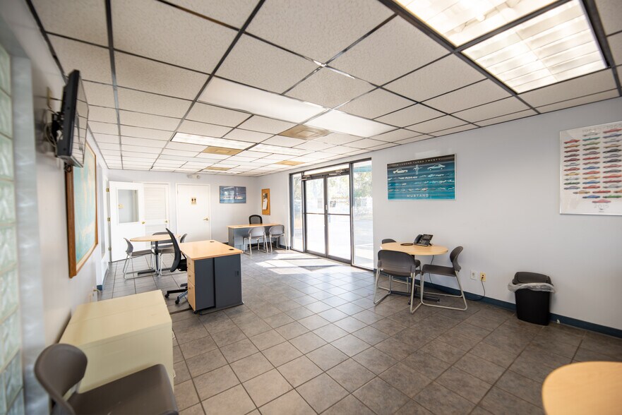 6025 N Dale Mabry Hwy, Tampa, FL à louer - Photo du bâtiment - Image 3 de 19