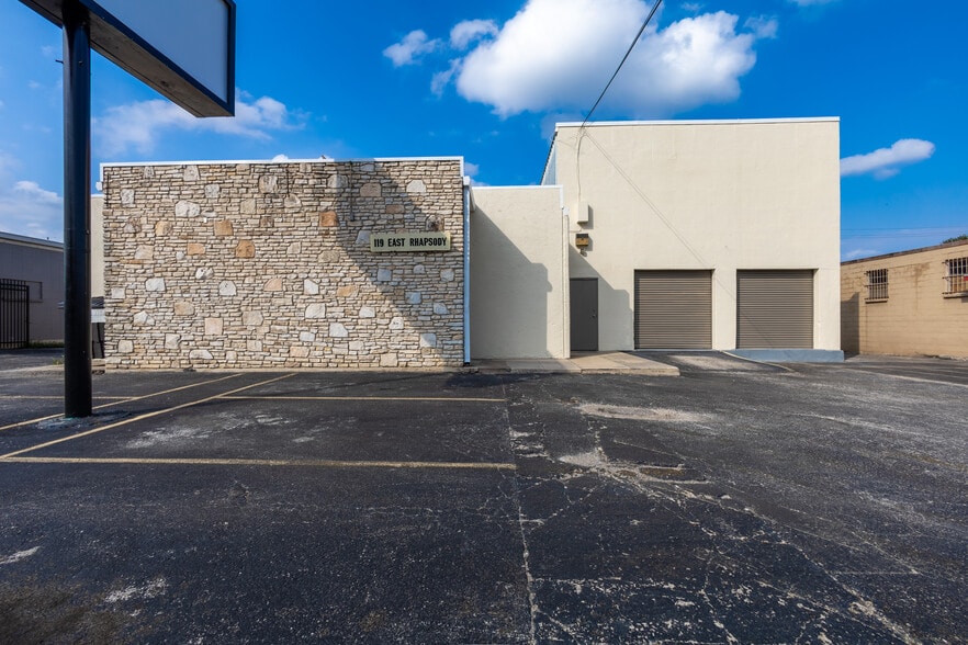 119 E Rhapsody Dr, San Antonio, TX for sale - Primary Photo - Image 2 of 17