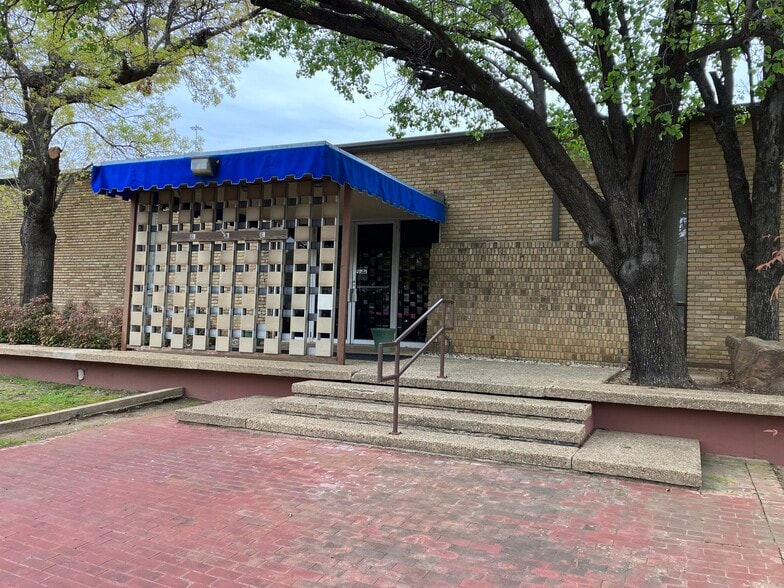 2630 E Lamar Blvd, Arlington, TX for lease - Building Photo - Image 2 of 16